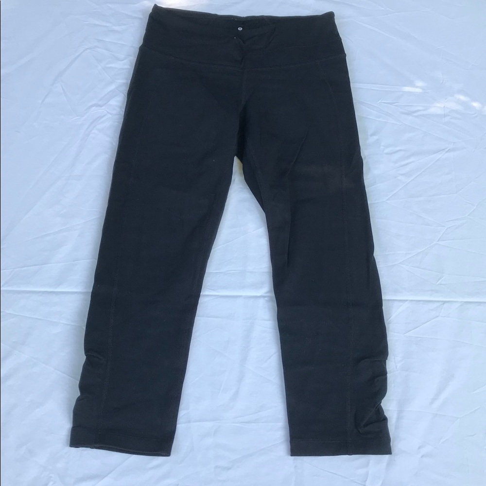Women’s Crop Leggings with Ruffle Ankle